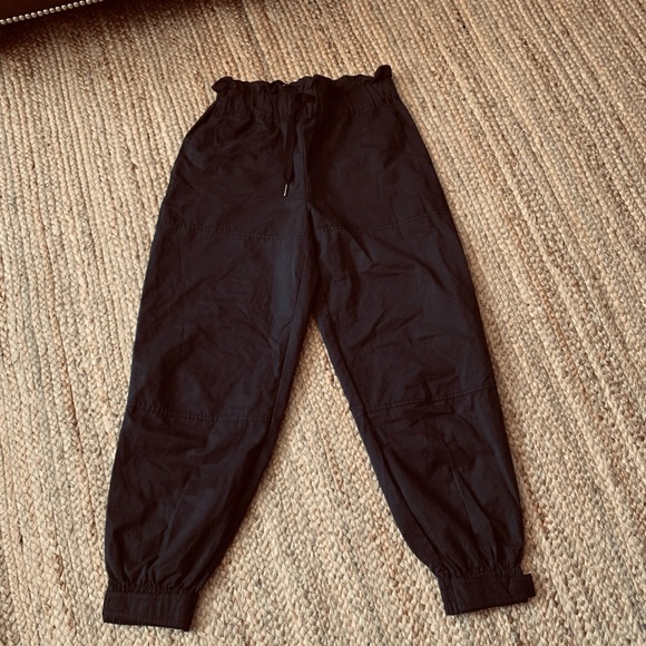EUC
Urban outfitters high waisted women’s joggers Sz Med black drawstring close - Picture 7 of 12